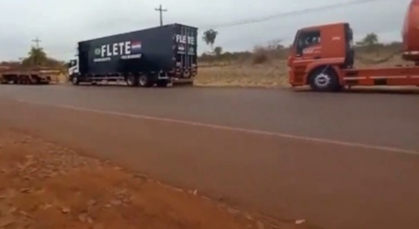 Hernandarias: Camioneros son retenidos hace cinco días por fleteros adheridos al paro