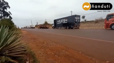 Camioneros no permiten el paso de camiones no adheridos al paro: denuncian complicidad policial | Ñanduti