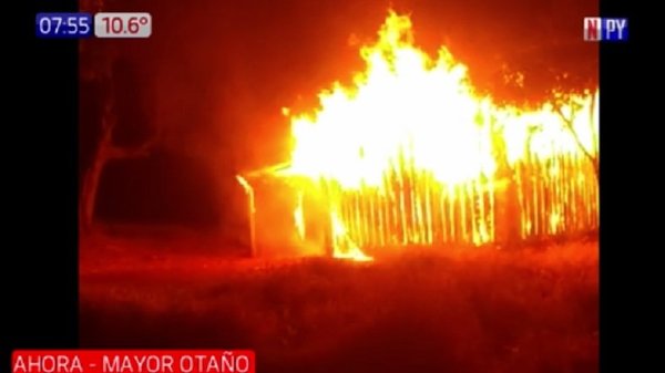 Detienen a mujer por supuestamente quemar la casa de su pareja | Noticias Paraguay