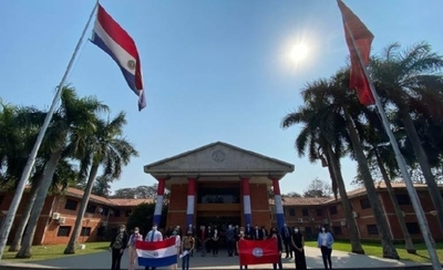 Diario HOY | Paraguayos estudiarán en el exterior mediante convenio Becal-UNA