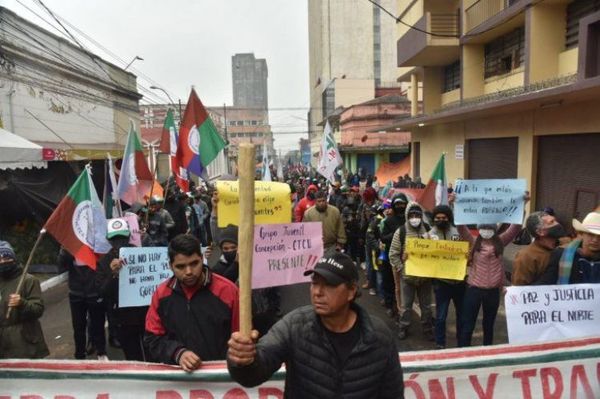 Campesinos vuelven a marchar en segundo día de movilización