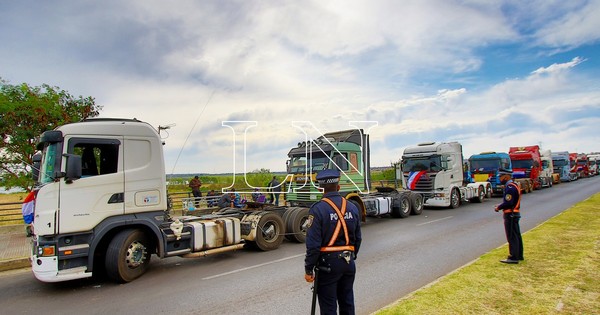 La Nación / Camiones obsoletos son el problema principal de transportistas, según experto