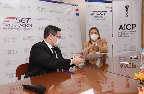 SET y confeccionistas acuerdan aplicar estrategias que permitan formalizar la economía | .::Agencia IP::.