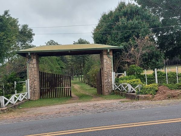 Desconocidos roban a comerciante y luego abandonan la camioneta en Paraguarí - Nacionales - ABC Color