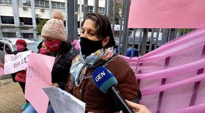Pacientes oncológicos se encadenan por falta de medicamentos | OnLivePy