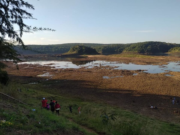 EL CAUDALOSO RÍO PARANÁ SE CONVIRTIÓ PRACTICAMENTE EN UN LECHO SECO