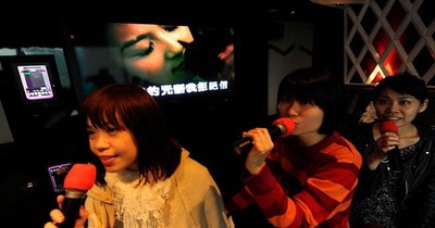 La Nación / China prohibirá las canciones de karaokes que amenacen la “seguridad nacional”