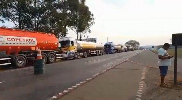 Denuncian desabastecimiento de combustibles – Prensa 5