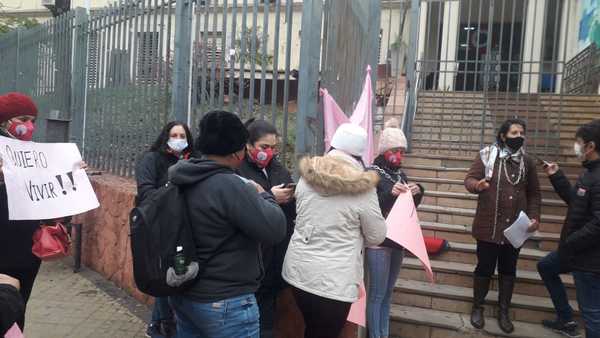Pacientes con cáncer advierten que se encadenarán frente al INCAN si salud no cumple con ellos | Ñanduti