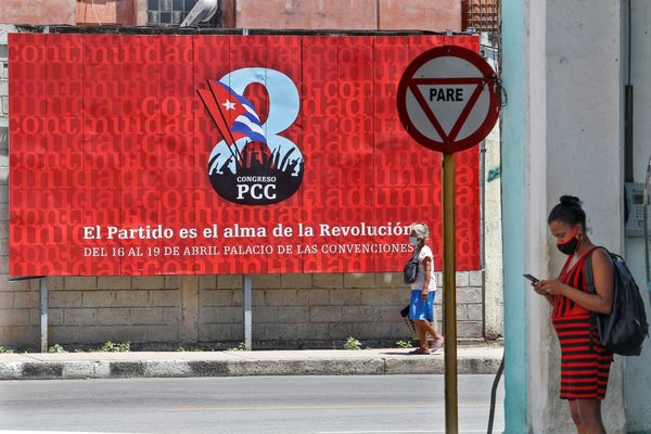 EE.UU. alienta a sus ciudadanos a actuar para facilitar internet en Cuba - MarketData