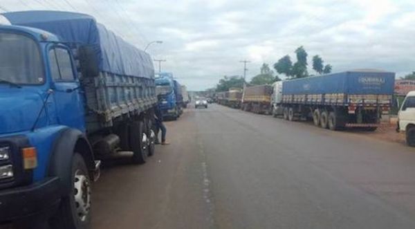 Camioneros liberan circulación a transportes cisternas en el Cruce Carolina