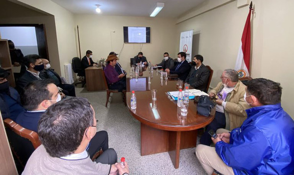 Camioneros, empresarios y Gobierno mantienen primera reunión para precio operativo de fletes