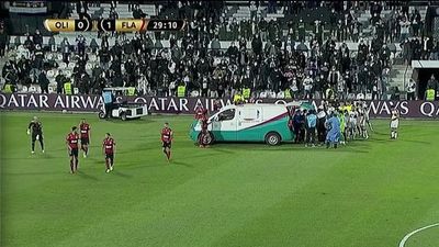 Víctor Salazar se retiró en ambulancia - Olimpia - ABC Color
