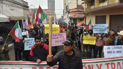 Campesinos siguen movilizados tras no llegar a acuerdo con Gobierno