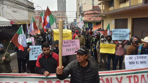 Campesinos siguen movilizados tras no llegar a acuerdo con Gobierno