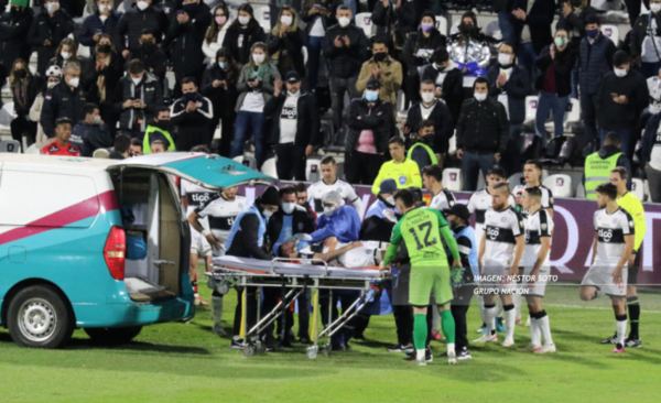 Diario HOY | Salazar recibe un duro golpe y es retirado en ambulancia