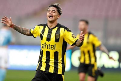 Peñarol gana a Cristal y encarrila su pase a las semifinales - Fútbol Internacional - ABC Color