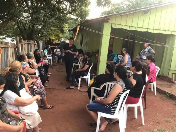 Dr. Marcoña llevo charla sobre el Cannabis medicinal a vecinos del barrio Guarani