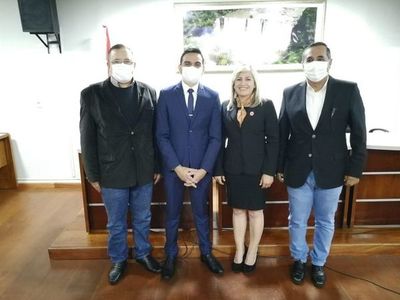 Alto Paraná: con votos de liberales, leales al gobernador conforman nueva mesa directiva de la Junta Departamental - ABC en el Este - ABC Color