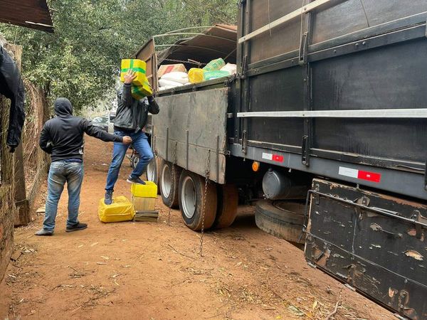 Incautan en Brasil más de cinco toneladas de marihuana y detienen a cinco personas, entre ellas un paraguayo - Nacionales - ABC Color