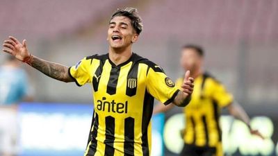 Peñarol gana a Cristal y encarrila su pase a las semifinales