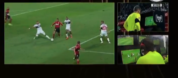 El escandaloso penal que Rapallini concedió a Flamengo