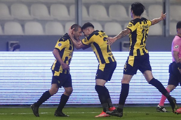 Peñarol da un enorme paso hacia las 'semis' de la Sudamericana