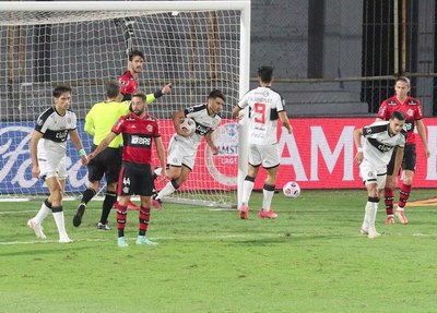 Crónica / TROMPADA A LA ILUSIÓN