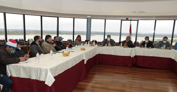 La Nación / Campesinos piden tierras confiscadas del narcotráfico