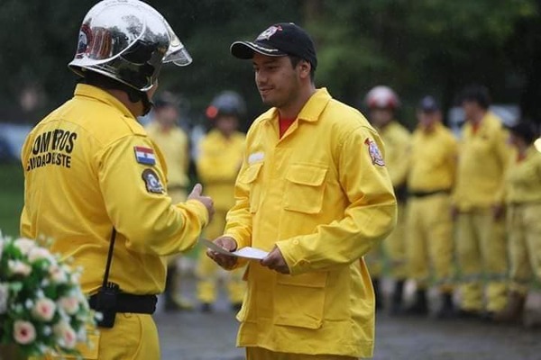 Lo que faltaba: BOMBEROS PLANILLEROS en la comuna de CDE