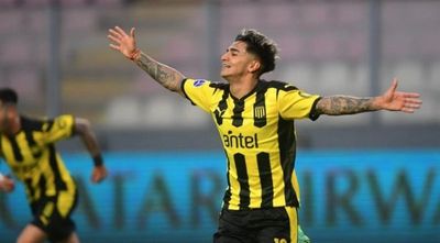 Peñarol logra un triunfo clave frente a Cristal en la Sudamericana