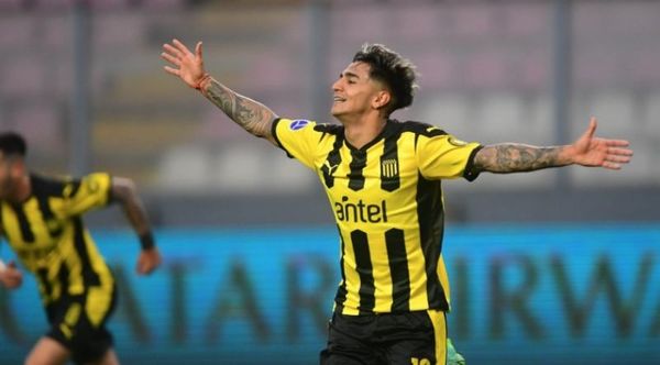Peñarol logra un triunfo clave frente a Cristal en la Sudamericana