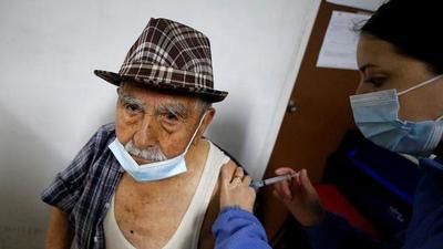 Chile, el primer país de Sudamérica en aplicar una tercera dosis de la vacuna contra la covid-19 – Prensa 5