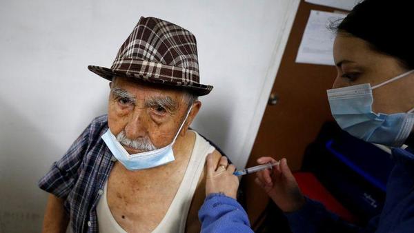 Chile, el primer país de Sudamérica en aplicar una tercera dosis de la vacuna contra la covid-19 – Prensa 5