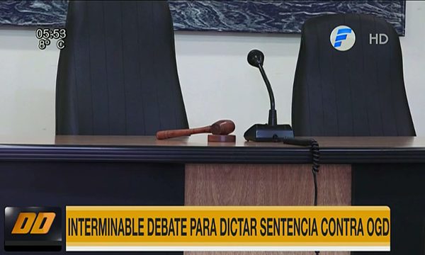 Interminable debate para dictar sentencia contra Óscar González Daher y su hijo | Telefuturo