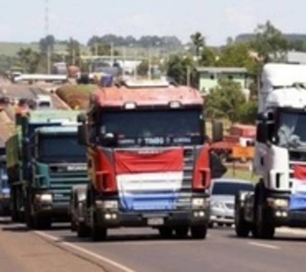 Gremio avícola exige pronta solución al paro de camioneros - Paraguay.com