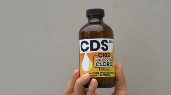 Infectólogos advierten que dióxido de cloro no previene el Covid-19 y apeligra la salud