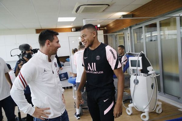 “Bienvenido a París, Leo”, la bienvenida de Mbappé a Messi - Fútbol Internacional - ABC Color