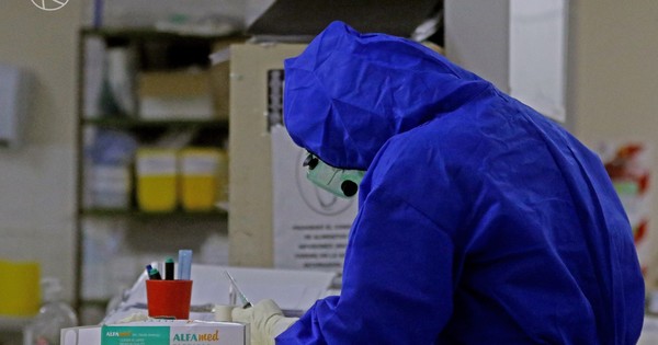La Nación / Clínicas ya no cuenta con pacientes COVID-19 en sillas ni en pasillos
