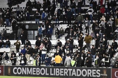 “Macaco”, el grito racista de un hincha de Olimpia a Diego Alves - Olimpia - ABC Color