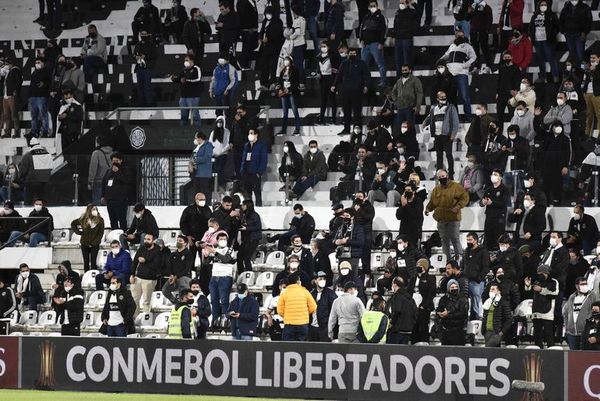“Macaco”, el grito racista de un hincha de Olimpia a Diego Alves - Olimpia - ABC Color
