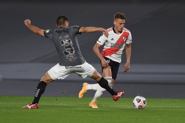 Con un sólido Junior Alonso, Atlético Mineiro sorprende a River como visitante