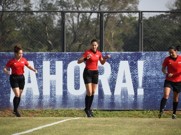 Autoridades de la 8va. fecha del fútbol femenino - APF