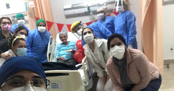 La Nación / Abuela festeja sus 73 años mientras se recupera de COVID-19 en el IPS