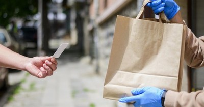 La Nación / Trabajadores de delivery entregarán almuerzo por el Día del Niño