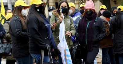 La Nación / Brunetti espera que el Senado apruebe aumento de salario a docentes
