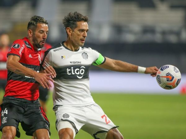 Olimpia goleado por el Flamengo quedó al borde de la eliminación