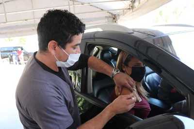 Disponen cambios para aplicación de segundas dosis de AstraZeneca y Moderna en San Lorenzo y Fernando de la Mora