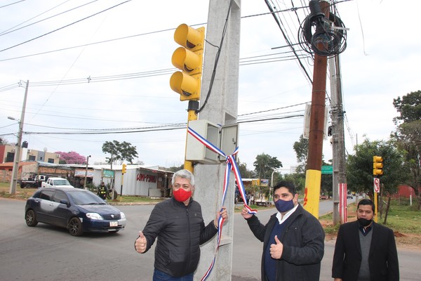 “El colmo” y “una burla”: Inauguran un semáforo en San Lorenzo y se desata la indignación - Megacadena — Últimas Noticias de Paraguay