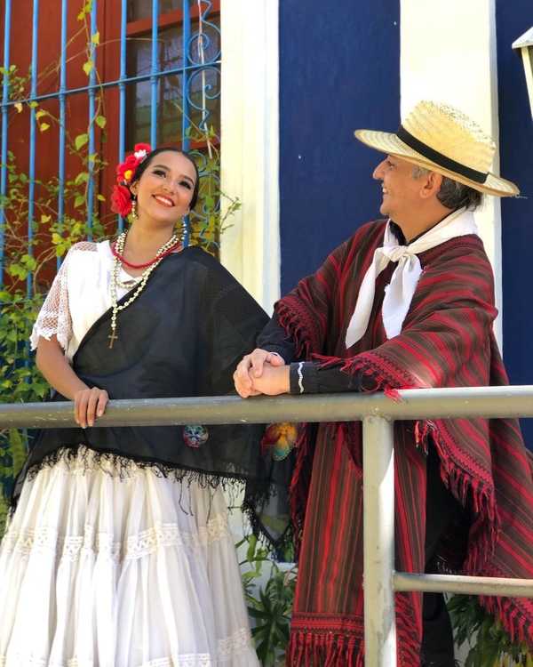“Asufolclore” llega a la Plaza O’leary con grupos artísticos, feria de libros y artesanías | .::Agencia IP::.